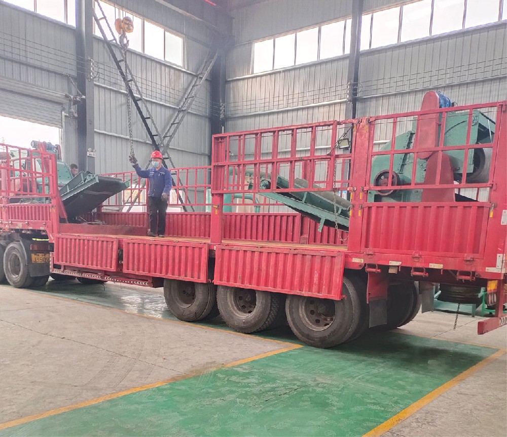 Runshi machinery sent to Indonesia's large wood crusher site